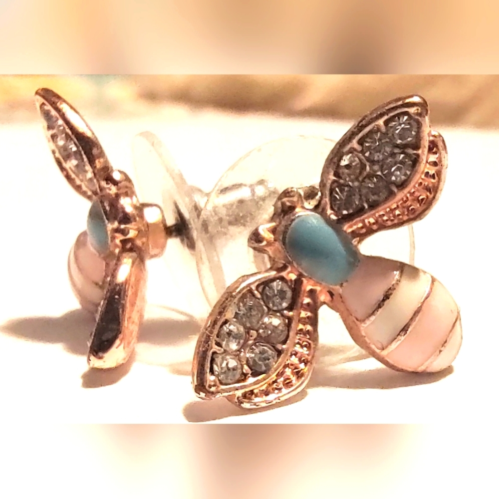 Queen bee cutest little stud earrings